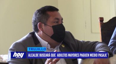 Alcalde buscará que  adultos mayores paguen medio pasaje