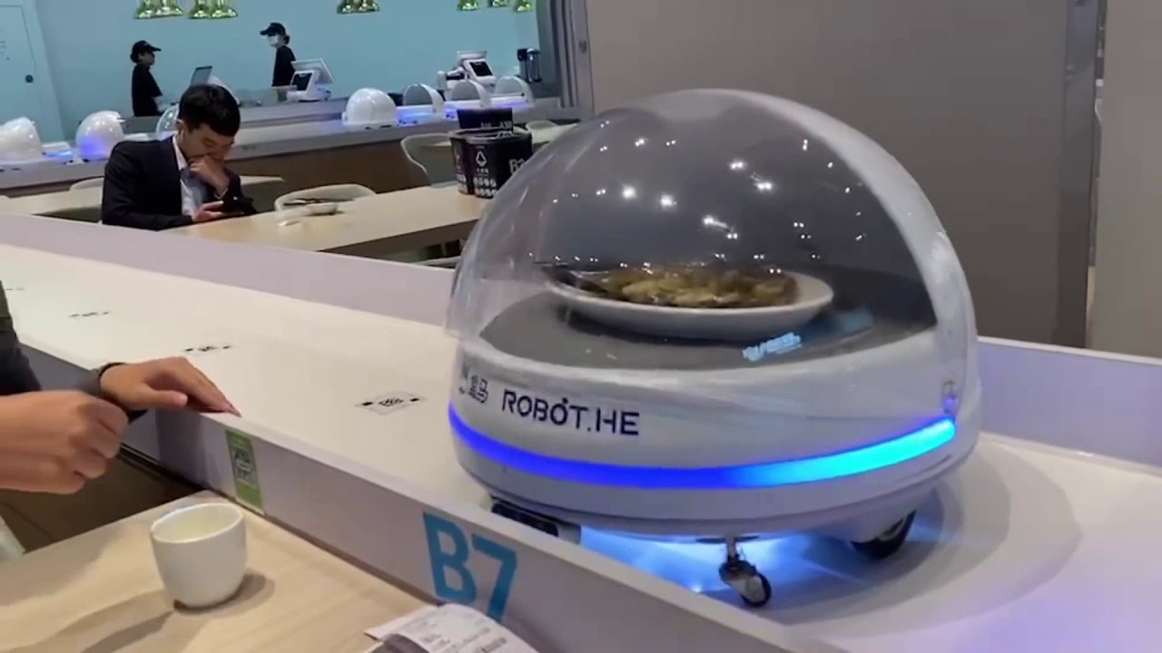 China experimenta el robot-camarero