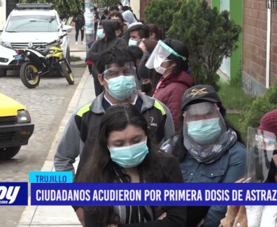 Ciudadanos acudieron por primera dosis de Astrazeneca