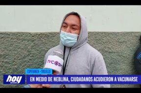 En medio de neblina, ciudadanos acudieron a vacunarse