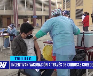 Incentivan vacunación a través de curiosas coreografías