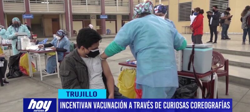 Incentivan vacunación a través de curiosas coreografías