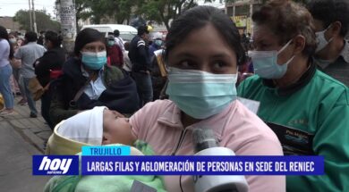 Largas filas y aglomeración de personas en sede del RENIEC