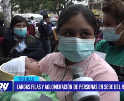 Largas filas y aglomeración de personas en sede del RENIEC