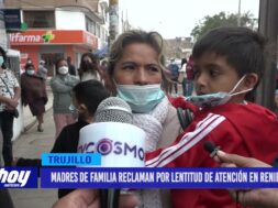 Madres de familia reclaman por lentitud de atención en RENIEC