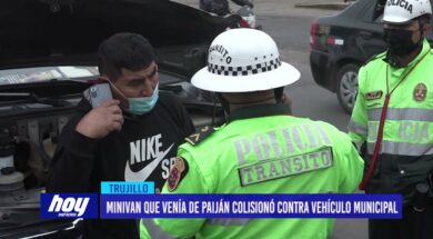 Minivan que venía de Paiján colisionó contra vehículo municipal