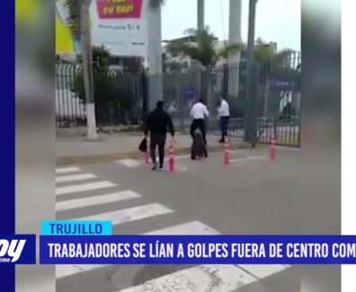 Trabajadores se lían a golpes fuera de centro comercial