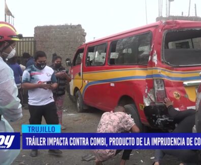 Tráiler impacta contra combi, producto de la imprudencia de conductor
