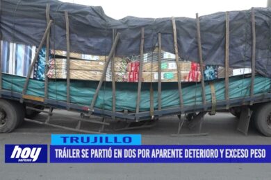 Tráiler se partió en dos por aparente deterioro y exceso peso