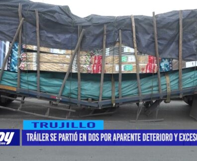 Tráiler se partió en dos por aparente deterioro y exceso peso