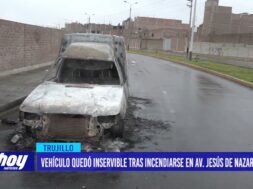 Vehículo quedó inservible tras incendiarse en avenida Jesús de Nazareth