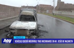 Vehículo quedó inservible tras incendiarse en avenida Jesús de Nazareth