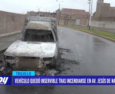 Vehículo quedó inservible tras incendiarse en avenida Jesús de Nazareth